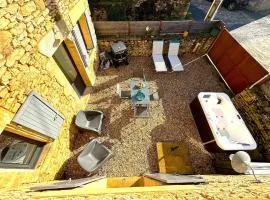 PETIT PARADIS DE BARAN Romantic stone cottage with hot tub near Sarlat
