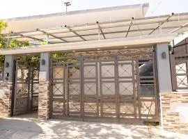 Litsa Galaxy Apartment Near Athens Airport
