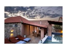 Awesome Home In Zastrazisce With Wifi