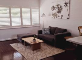Inviting Stay Close to Rockingham and Palm Beach - Hosted by Canstay, hotel di Rockingham