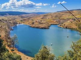 Auberge Sous Les Étoiles Lac Ouiouane, hotel in Kasba des Aït Athmane
