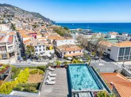 Terrace, Grill & Infinity Pool at Savoy Insular