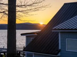 Lakefront Cottage in Colchester