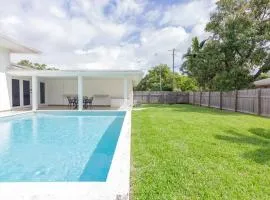 Spacious 5BR Miami Oasis w Pool