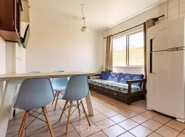 Apto com churrasqueira a 750m da praia BOU201