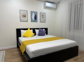 Двухкомнатной квартиры с раздельными спальнями центре Атырау ЖК Ayagoz, hotel in Atıraw