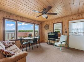 TB6 Thunder Bay Resort Cabin 6, hotel in Phelps