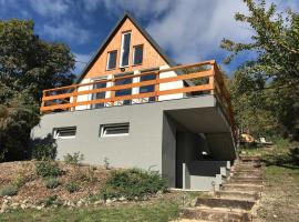 Panorama Wooden Cabin - Hot Tub, chalet i Szentendre