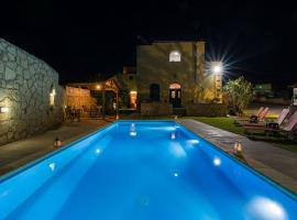 Skandalis Apartments with pool, hotel poblíž Letiště Chania - CHQ, 