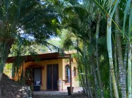 Pequeña Casita entre árboles con excelente vista