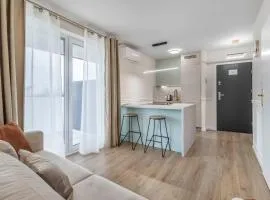 Nowoczesny apartament z balkonem i widokiem na miasto