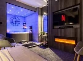 Newly Renovated Studio with Jacuzzi in Sheffield!