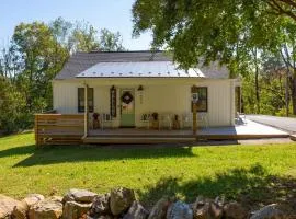 The Little Farmhouse Near Veritas & Hazy Mountain