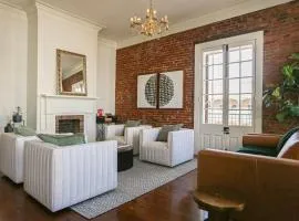 Paradise Loft, 3 Bedroom King Beds, Heart of Downtown, Full Kitchen & Wet Bar, Streaming TV