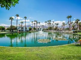 沙漠微风度假酒店，位于百慕大沙丘机场 - UDD附近的酒店