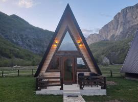 Wooden cottages KONAK, hotel sa Šavnik