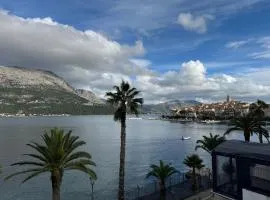 Rezi's Central Viewpoint - Steps from the Sea