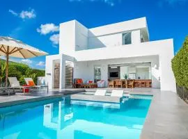 Oceanside 2 Bedroom Luxury Villa with Private Pool, 500ft from Long Bay Beach -V3