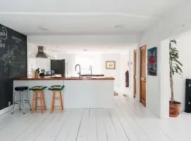 Bloomfield Bliss - Hot Tub and Walking Distance to Park