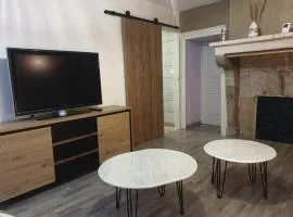 chez Émile côté face maison entière, 3 chambres, 2 salles de bains,jardin et terrasse