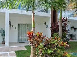 Flamingo Villa in Boca Paraiso, vila v destinaci Boca Chica