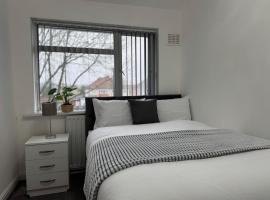 4 Beds House for Families & Contractors with Free Parking、Hopwoodのホテル