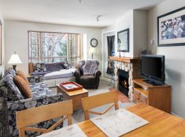 Town Plaza Suites by Golden Dreams, cottage ở Whistler