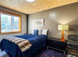 MY FLAT! Industrial 3 Bd with outdoor space!, hotel in Willmar