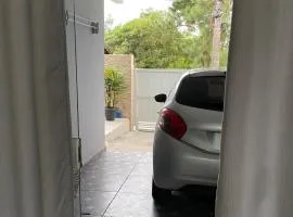 Casa com garagem próximo a praia CANASVIEIRAS
