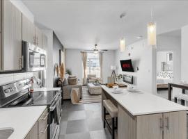 Pinnacle Heights 2Bdrm 2nd flr Pool Fitness Center Yoga Studio Dog Spa, ξενοδοχείο σε Rogers