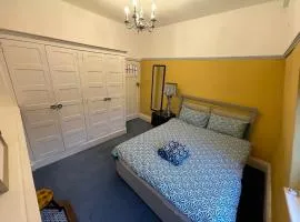 Perfect Location Central London Double Room in former Monastery!
