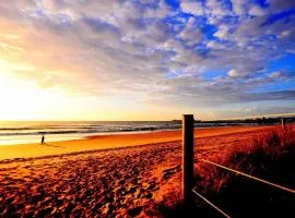 Beach Front Bliss - Luxurious 3 Bedroom Beachfront Apartment in Maroochydore