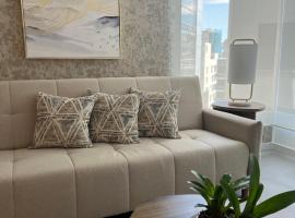 Harmony Espectacular departamento de lujo con &aacute;reas sociales, hotel com piscinas em Quito