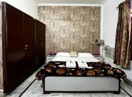Veena Villa Luxury Suite Ayodhya - 2km from Ram Mandir