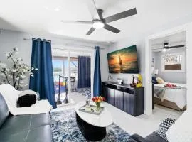 Manatee Key-Waterfront Minutes to Turtle Beach