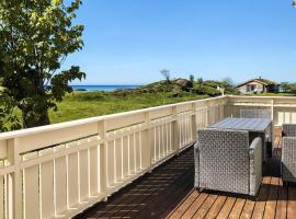 8 person holiday home in Bremanger, hotel in Grotle