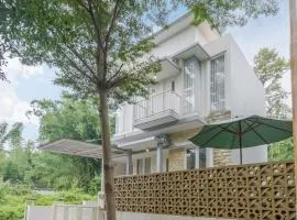Calma Edelweiss Villa Lawang Malang