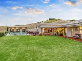 Witherhills Suite in a 6-bedroom luxury villa