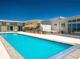 Cloudy Bay Suite in an 6-bedroom luxury villa, hotel v destinaci Blenheim