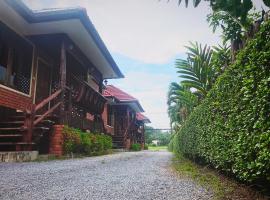 บ้านต้นรักษ์ BanTonRuk Takuapa, hotel v destinaci Takua Pa