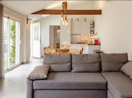 Studio indépendant avec Jacuzzi, hotel with hot tubs in Sartrouville