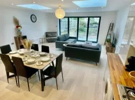 3 Bed Flat - Sleeps 6 - Parking - Wifi