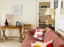 Spacious comfortable flat with free parking in East Finchley, Muswell Hill & close to Alexandra Palace