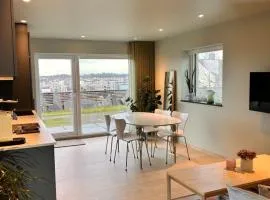 Apartment with garden and sea view