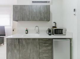 נופשים על הים, hotel i Neve Zohar