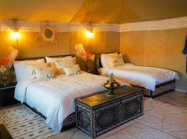 Young Luxury Camp Merzouga, hotel v destinaci Merzouga