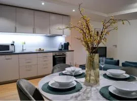 1-Bed Apt Sleeps 4 12 mins to Metro Station