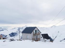 Snow Haven for 10, hotel v destinaci Gudauri