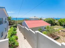 OceanBreeze50 Stylish Garden Route Stay in Central Mossel Bay