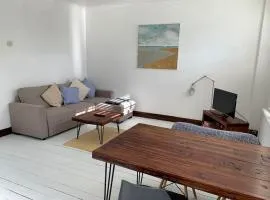 Charming 2-Bedroom Maisonette